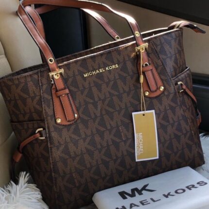 MICHAEL KORS BROWN VOYAGER PREMIUM TOTE WITH DUST BAG
